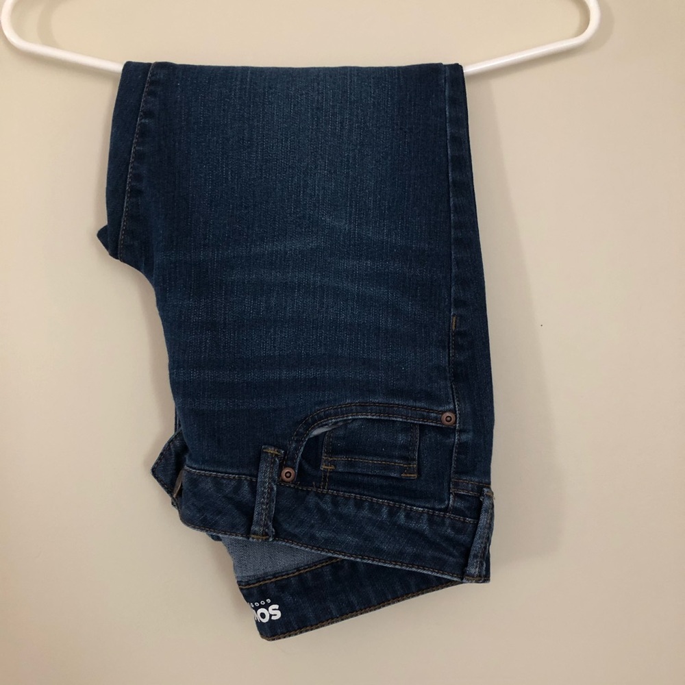 Ladies jean capris.